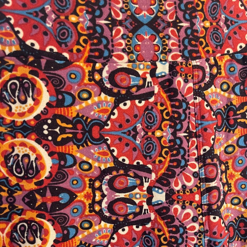 20% off 3+ items LuLaRoe leggings in Tall & Curvy. NEVER WORN!